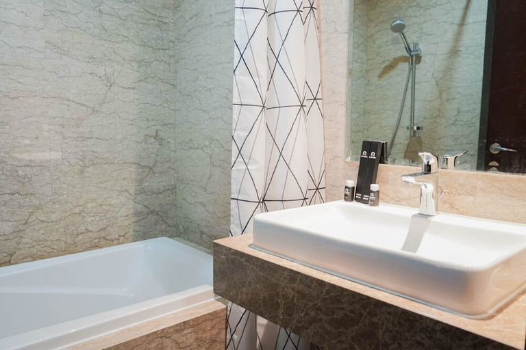 Bathroom 2, Exclusive 2BR Menteng Park Apartment with Private Lift, Jakarta Pusat