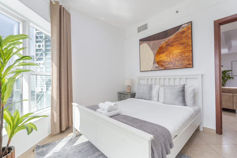 Room 4, Spacious Serene 2 Bedroom in JLT for 4, Dubai
