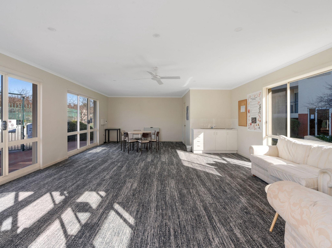 2, Bed Apartment in Holiday Style Resort with Pool, Canberra