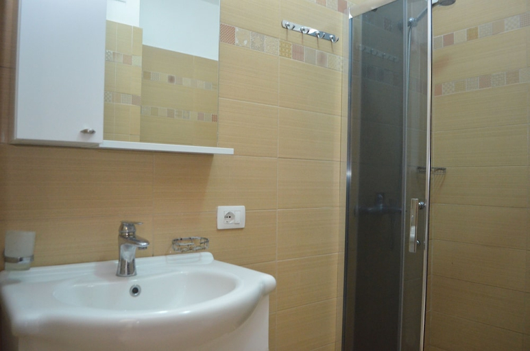 Bathroom, Royal Park Hotel, Kavajës