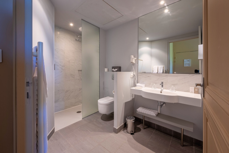 Bathroom 4, Hotel Ligaro - Jarnac, Charente