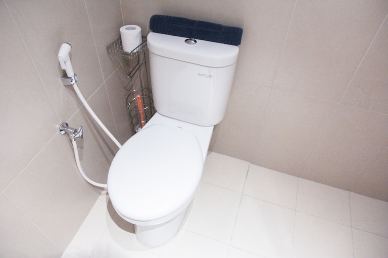 Bathroom 2, Central Jakarta Minimalist Studio Apartment at Elpis Residence, Jakarta Pusat
