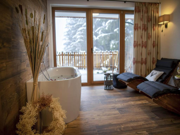 4, Chalet in Neukirchen near Wildkogel Ski Slope, Zell am See
