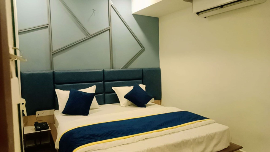 Room 3, Hotel Jay Villa Grand, Ahmadabad