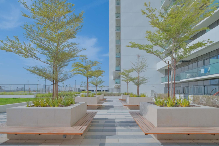 Room 2, Tranquil 1BR Hideaway in Damac Hills, Dubai
