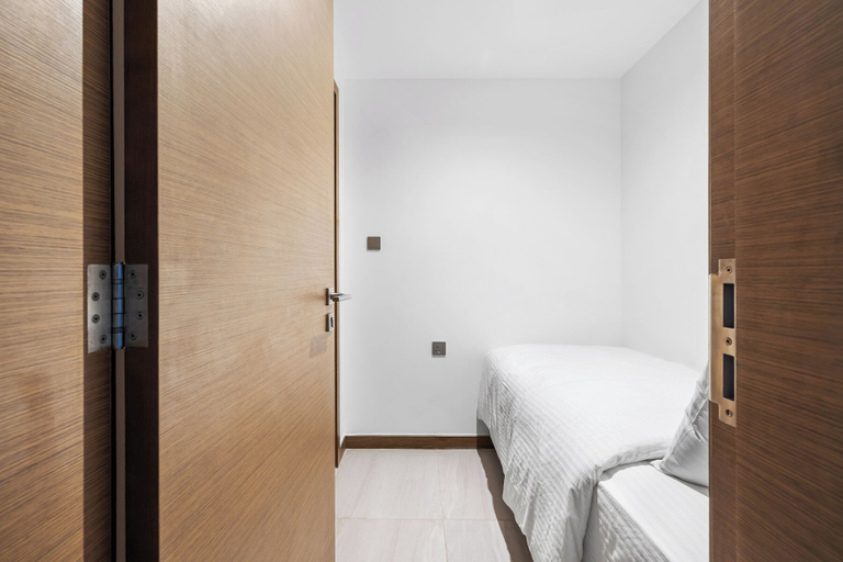 Room 4, Luxury Suite Canal Views Infinity Pool, Dubai