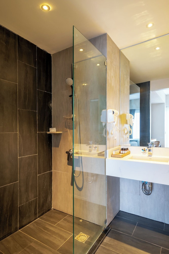 Bathroom 4, Solea Palm Mactan Resort, Cordoba