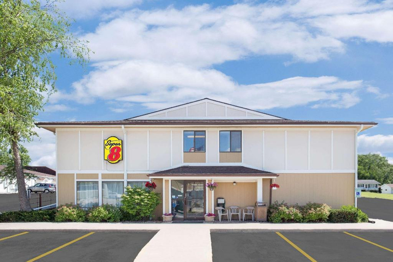 Exterior & Views, Super 8 by Wyndham Beaver Dam, Dodge