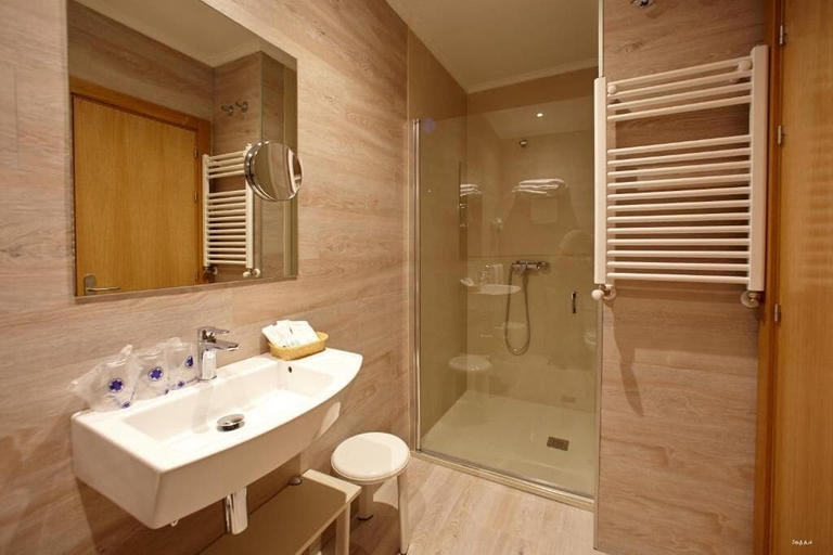Bathroom 4, Silken Sirimiri, Vizcaya