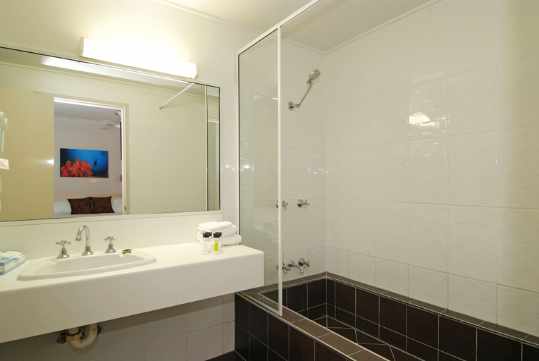 Bathroom 4, Comfort Inn Cairns City, Cairns