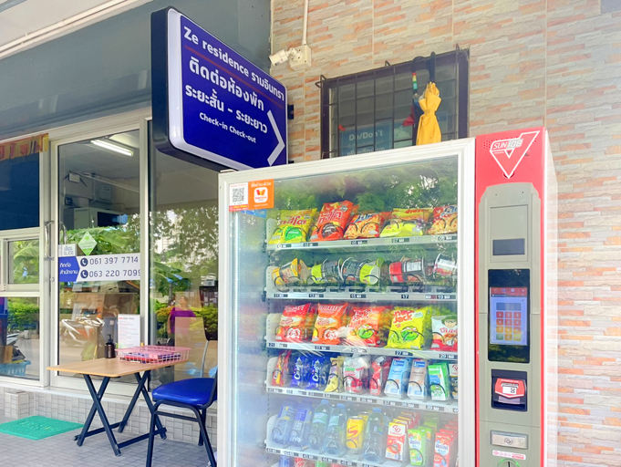 Food & Drinks, Ze Residence RamIntra near Fashion Island, Khan Na Yao