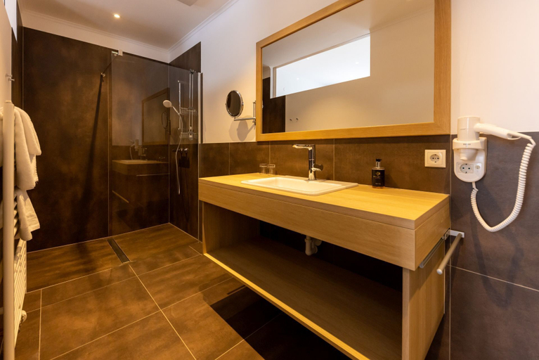 Bathroom 5, Hotel Unter den Linden, Krems an der Donau Stadt