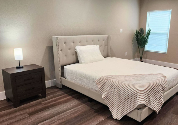 Room 5, Spacious 3BR Home With Office, Houston