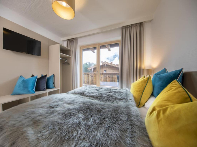 3, Stylish Alpine Chalet with Carport, Zell am See