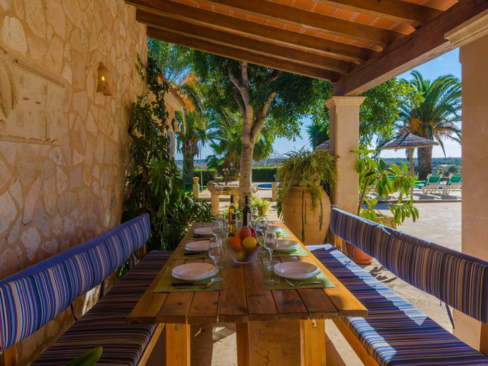 Food & Drinks 4, Es TurO - Villa With Private Pool In Es Llombards, Baleares