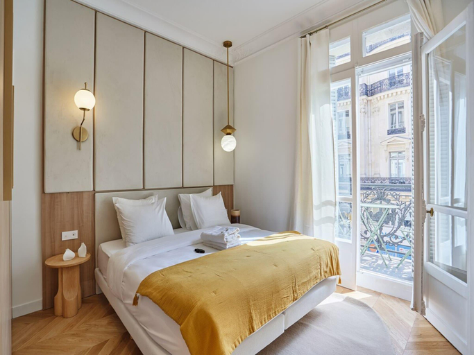 5, rooms apartment Opera Vendome, Paris