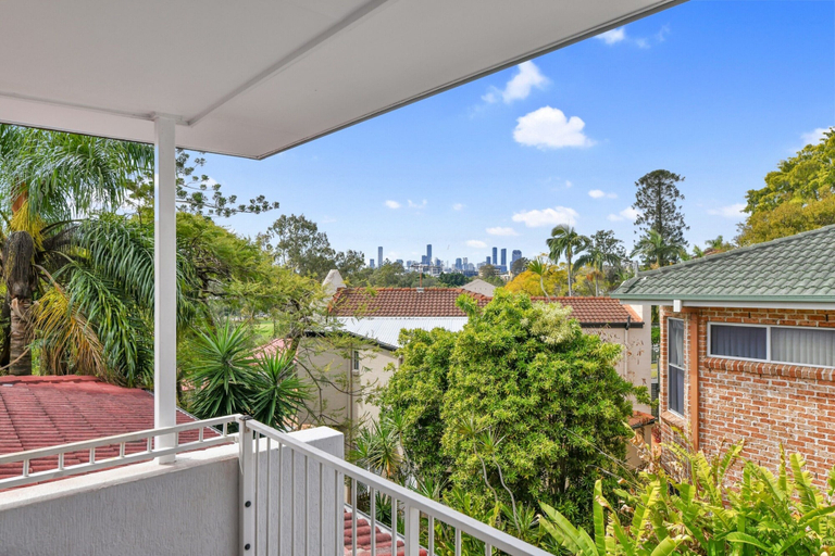 Balcony 2, Tranquil 3-bed Unit With Lush Garden Views, Taringa