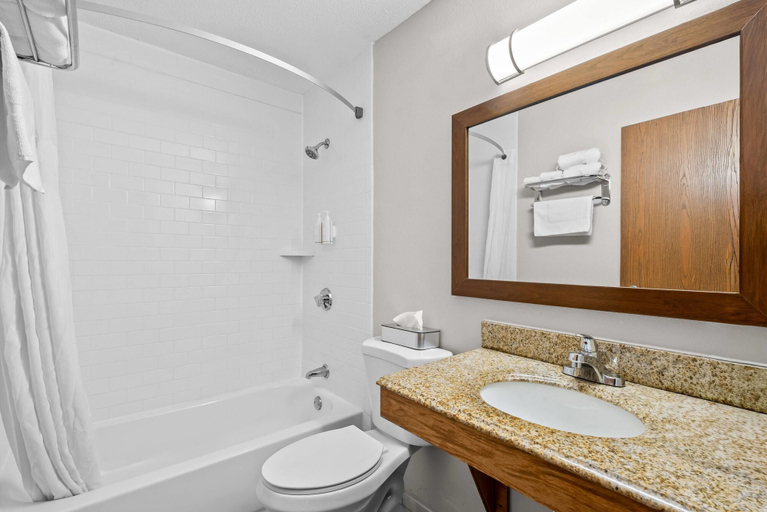 Bathroom 4, Days Inn by Wyndham Brunswick Bath Area, Cumberland