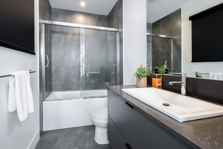 Bathroom 2, Alpine Ascent, Columbia-Shuswap