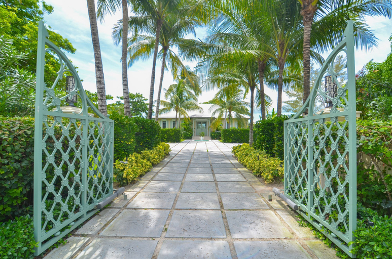 Room 2, Villa B by the Sea in Nassau