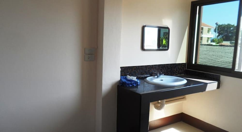 Bathroom, Jansupar Court, Muang Chiang Rai