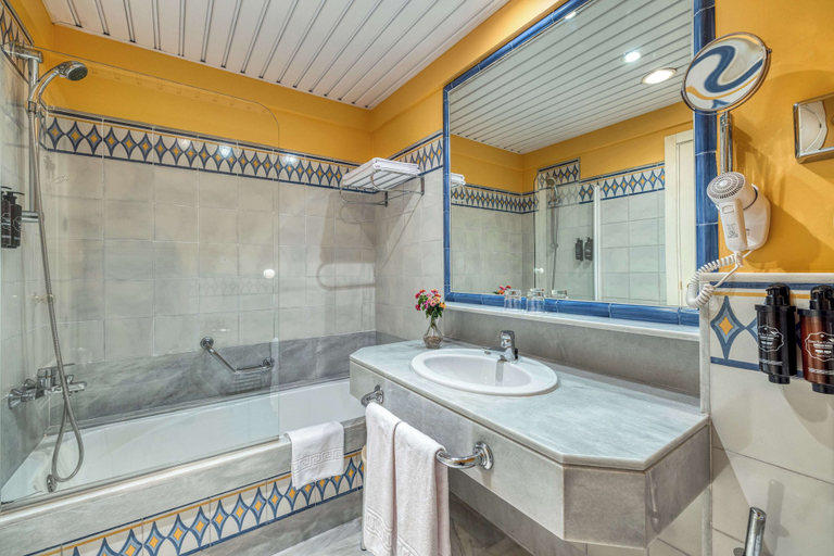 Bathroom 5, AZZ Guadacorte Campo de Gibraltar, Cádiz