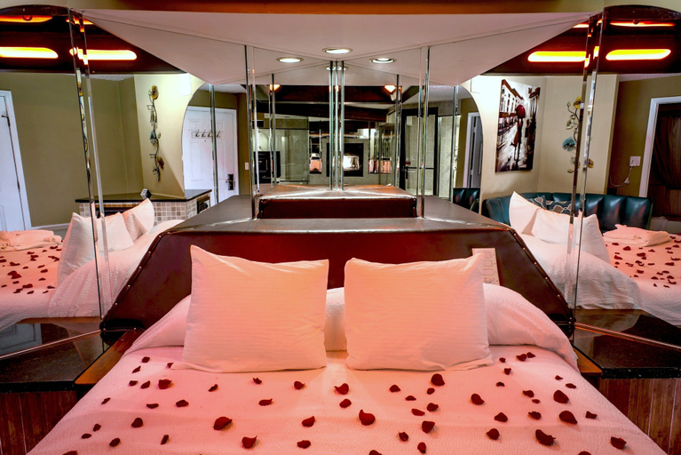 Room 2, Essence Suites, Cook