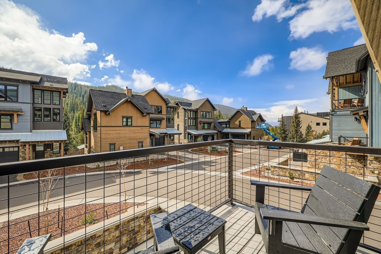 Property grounds 3, 37 Alcove 3 Bedroom Townhouse, Summit