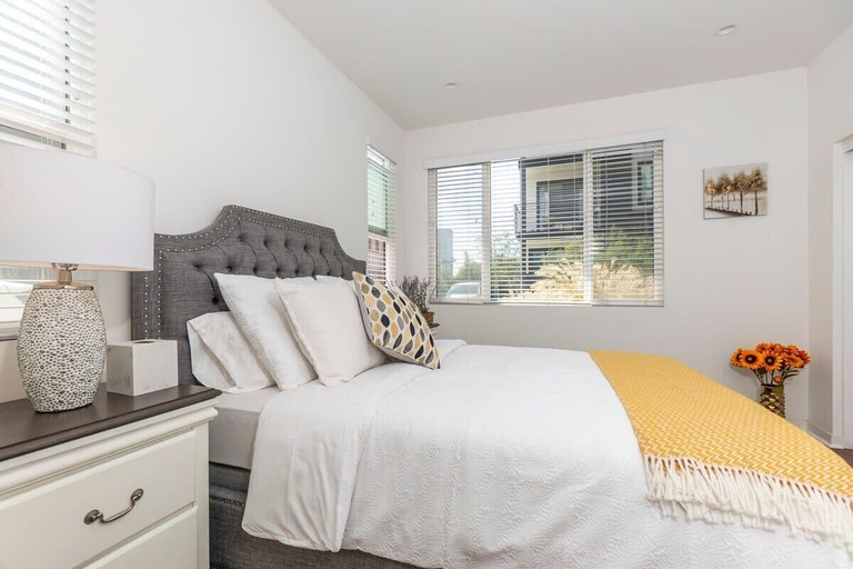 Room 3, Central Location Cozy Private Bedroom w Bathroom, Orange