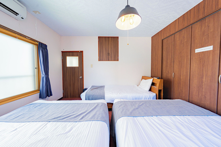 Bedroom 3, Extreme, Sapporo