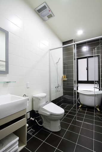Bathroom 3, Jack Castle, Tainan
