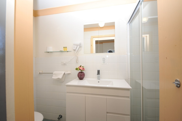 Bathroom 3, Northshore Hotel, Sydney