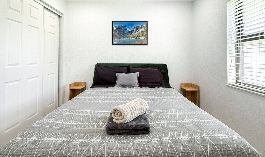 Room 4, Relax Play Pool Games Prime Location, Broward
