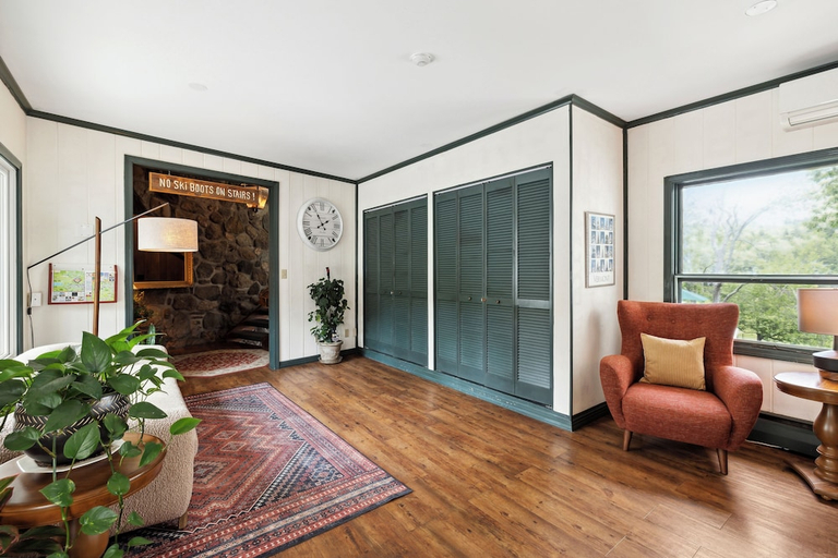 Public Area 2, Mountaineer Inn, Windham