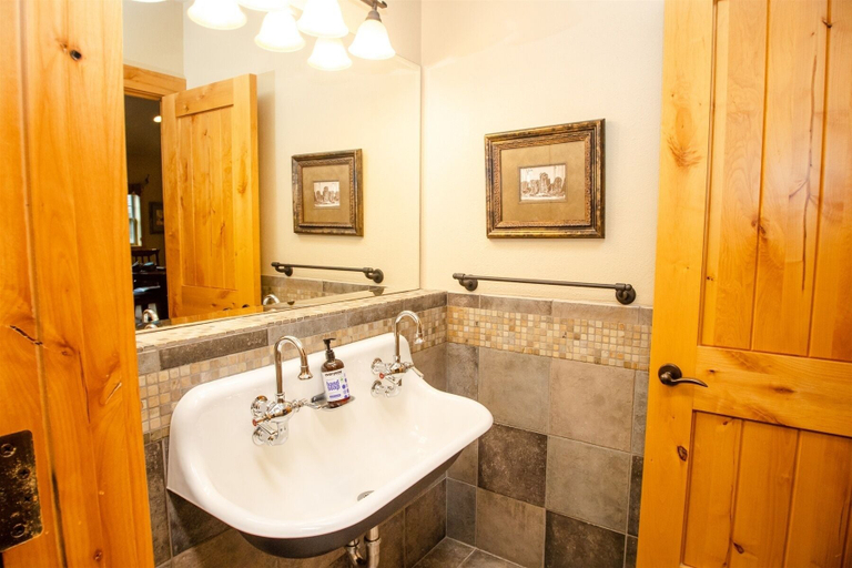 Bathroom 4, Vista 14 5 Bedroom Home, Deschutes