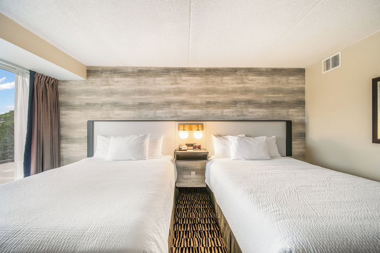 Bedroom 3, Ramada Plaza by Wyndham Niagara Falls, Niagara