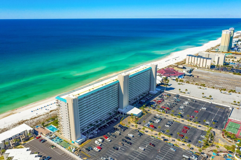 Exterior & Views, The Summit 1107, Bay