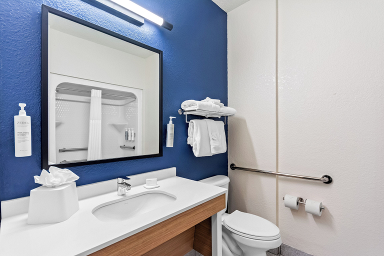 Bathroom 4, Spark by Hilton La Grange, Oldham