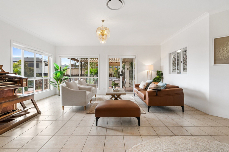 Living room 4, Peaceful Family Home: 4-bed, Pool, Alfresco Dining, Bridgeman Downs
