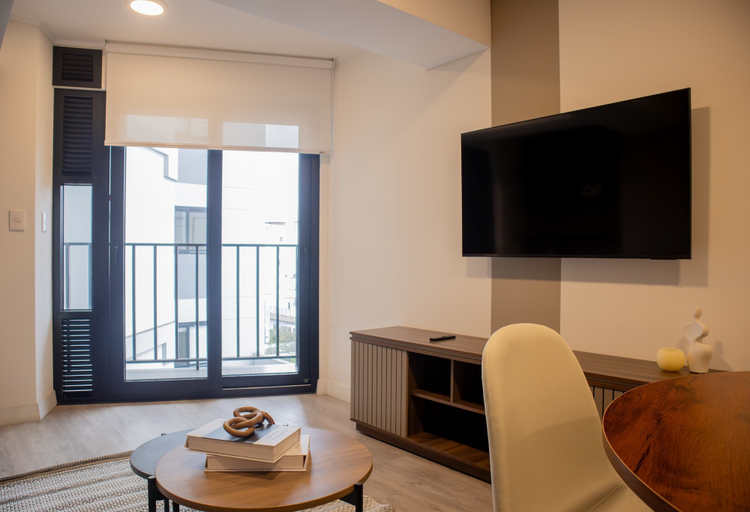 Room 4, w Majestic 2BR w Balcony in Miraflores, Lima