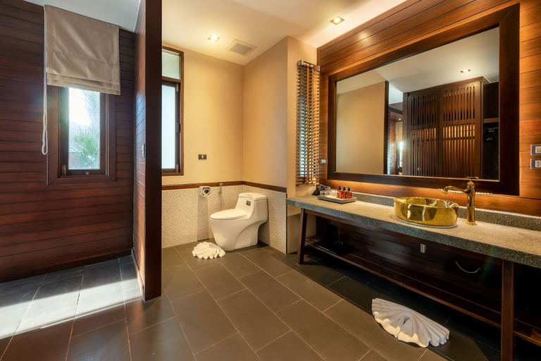Bathroom 4, Nirvana Beach Resort, Koh Lanta, Ko Lanta