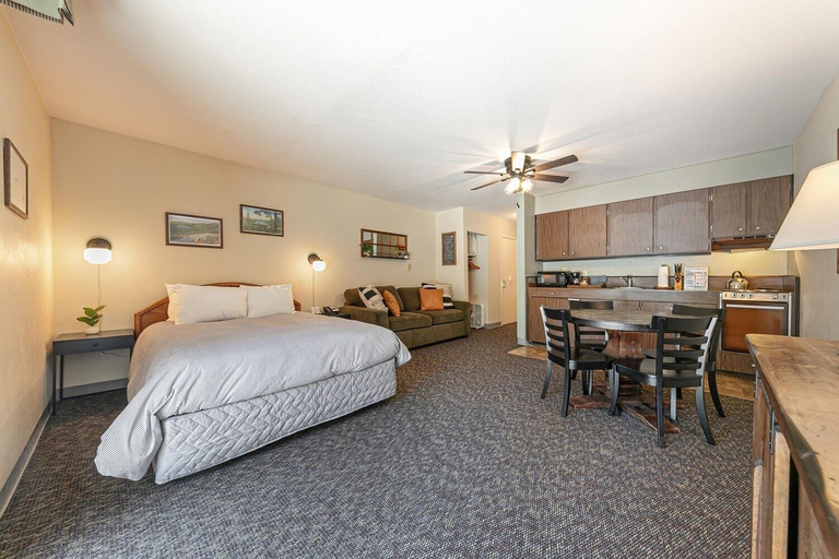 Room 5, 134 Bldg C 1 Bedroom Studio, Nevada