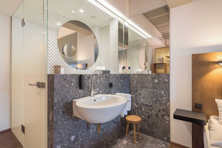 Bathroom 4, Hotel Ploberger, Wels