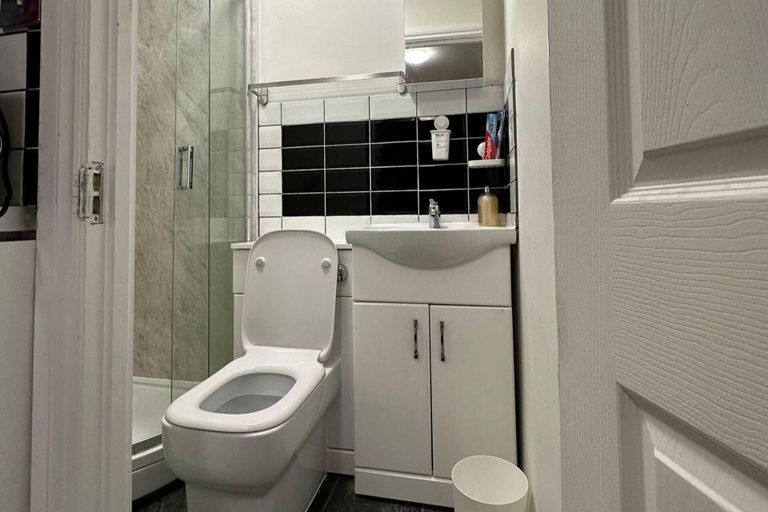 Bathroom 3, Studio Sleeps 1 Near Acton Park, London