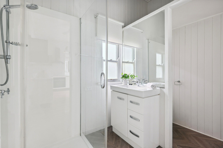 Bathroom, Tranquil 3-bed Family Home With Spacious Backyard, Nundah
