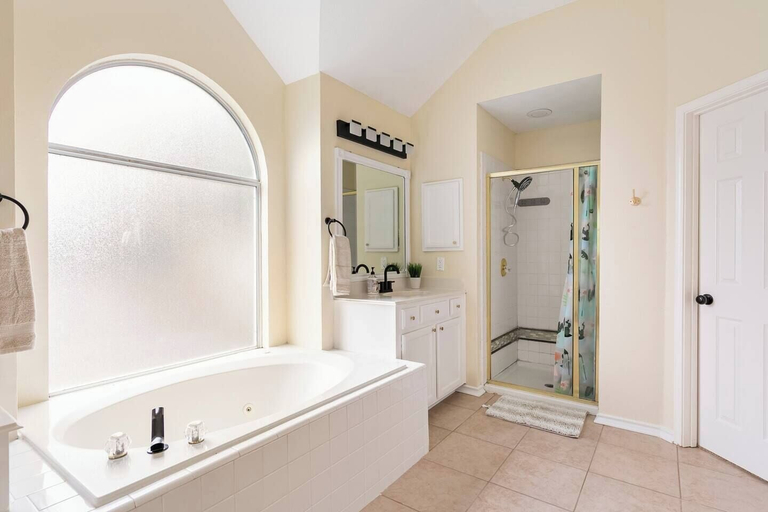 Room 5, Spacious Home Quiet Neighborhood nr Downtown, Denton