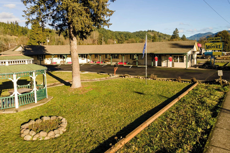 Exterior 4, Cascade Motel, Lane