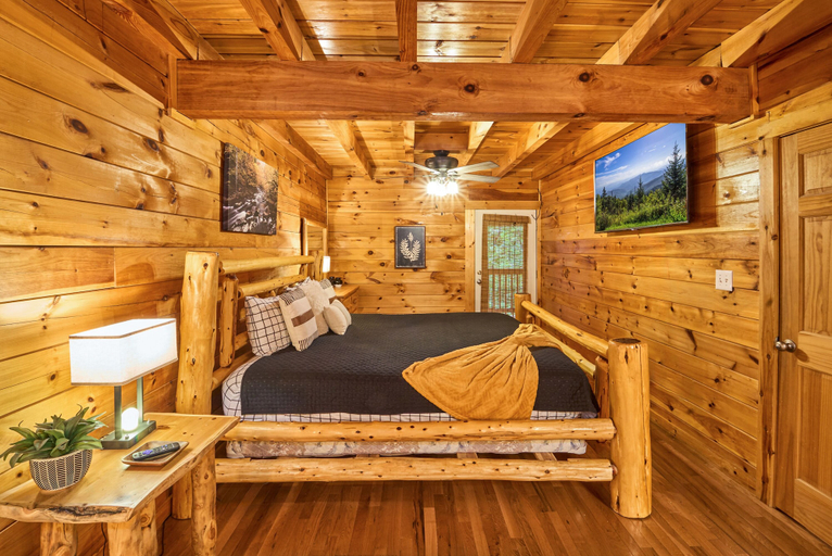 Room 5, Mountain Escape Book Now, Sevier