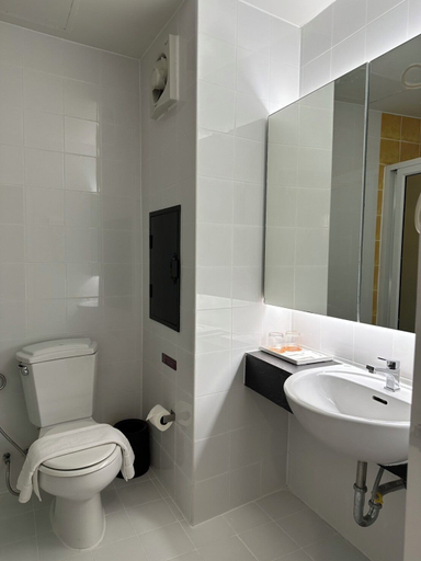 Bathroom 5, Baron Beach Hotel, Pattaya