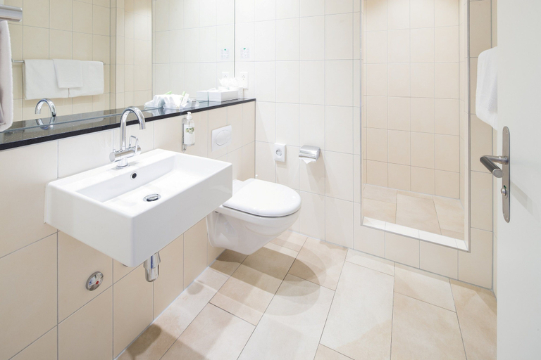 Bathroom 4, Hotel Schweizerhof Basel, Basel